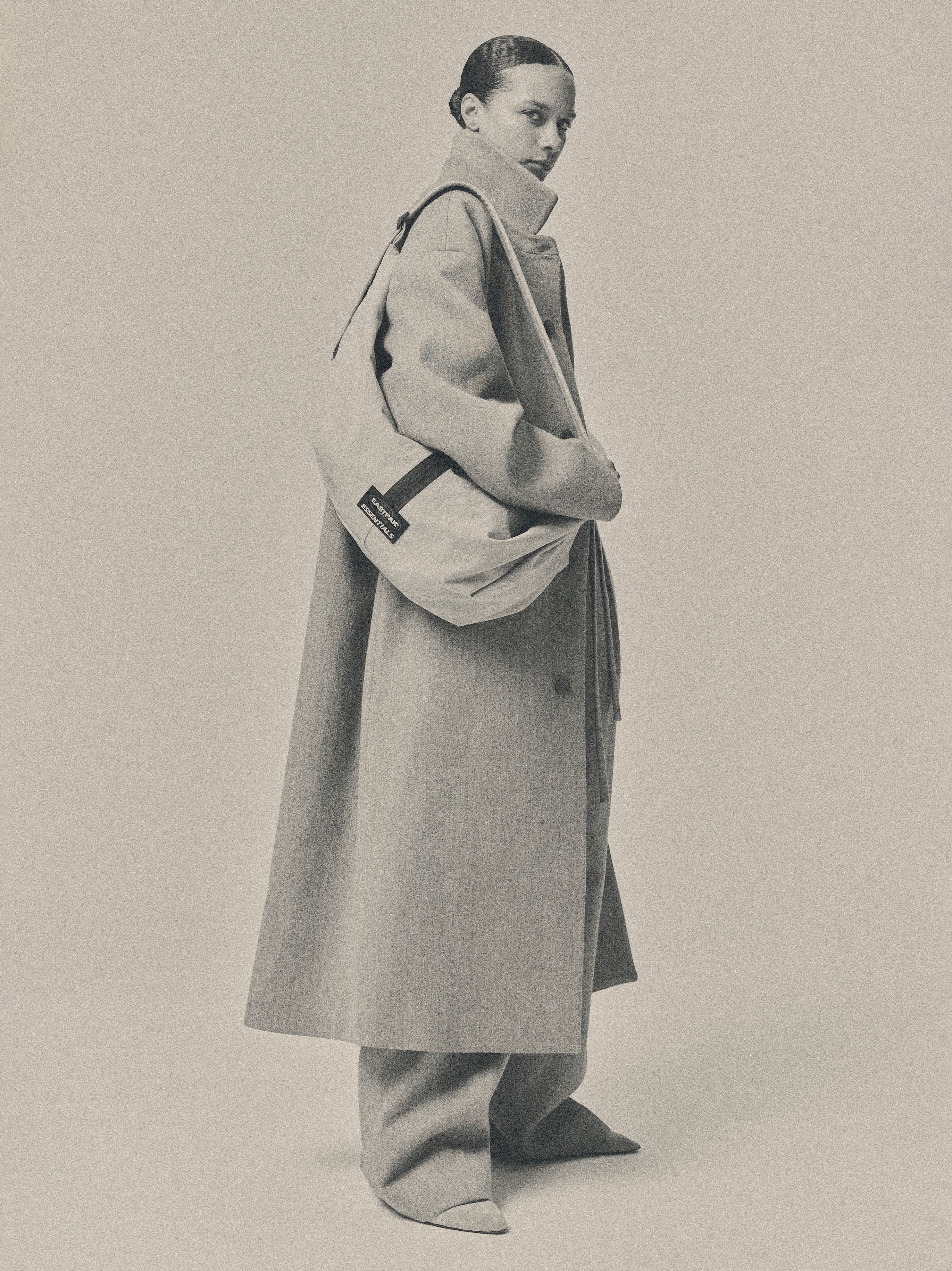 Essentials Shell Bag